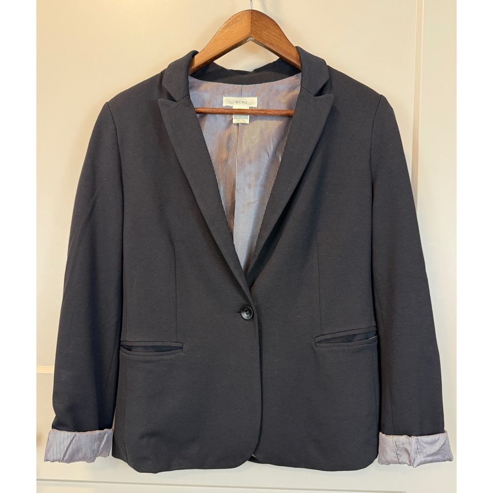 BCNU Basic Black Blazer Size Medium with Striped Lining and‎ Foldable Cuffs